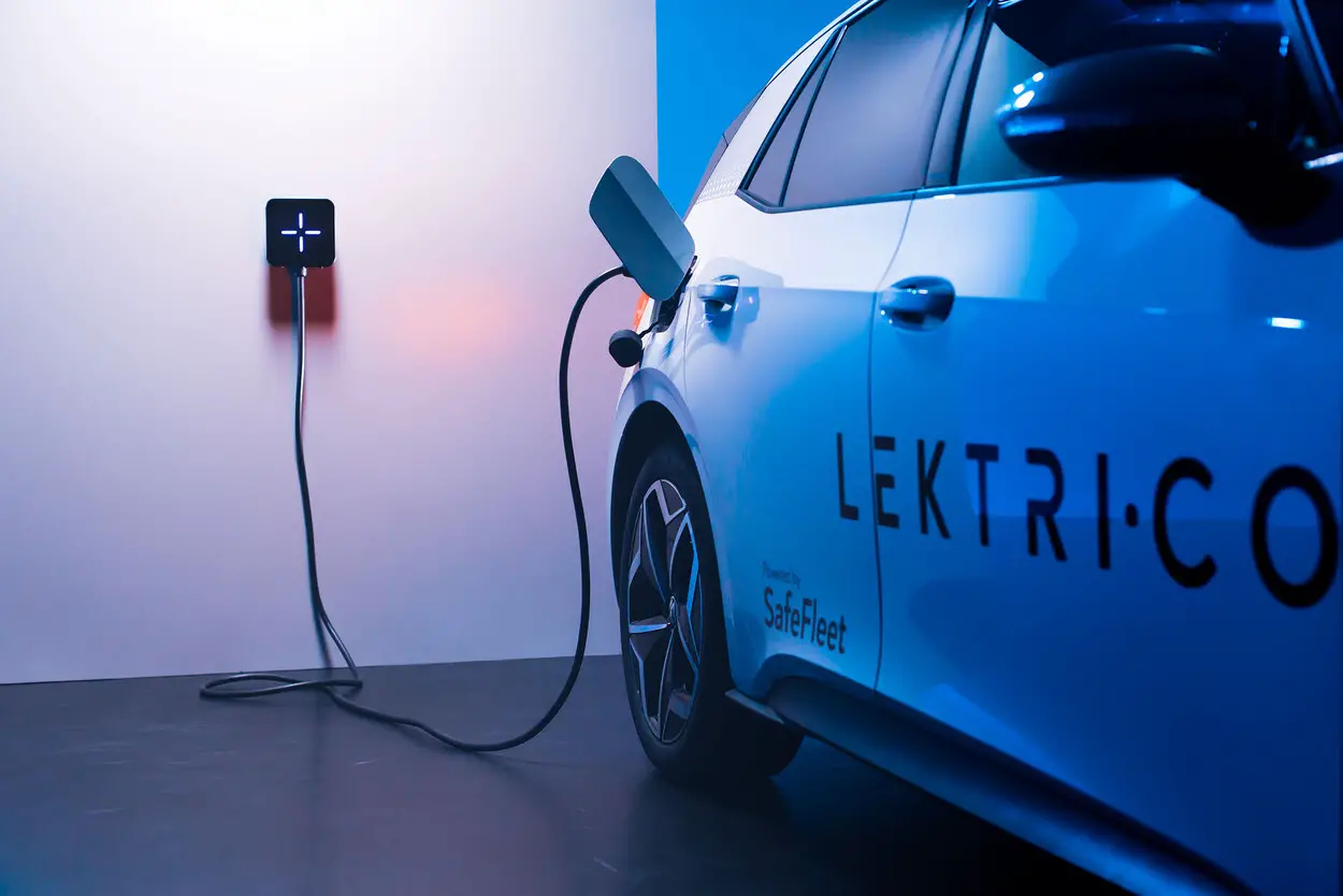 Statie Incarcare Masini Electrice LEKTRI.CO 1P7K + Montaj Gratuit; Monofazata, 7.4 kW, 32A, Type 2, Cablu 5m, Wi-Fi